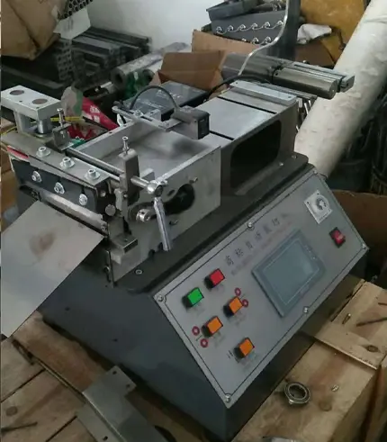 UGS2050 Automatic Computerized Label Cutting Machine